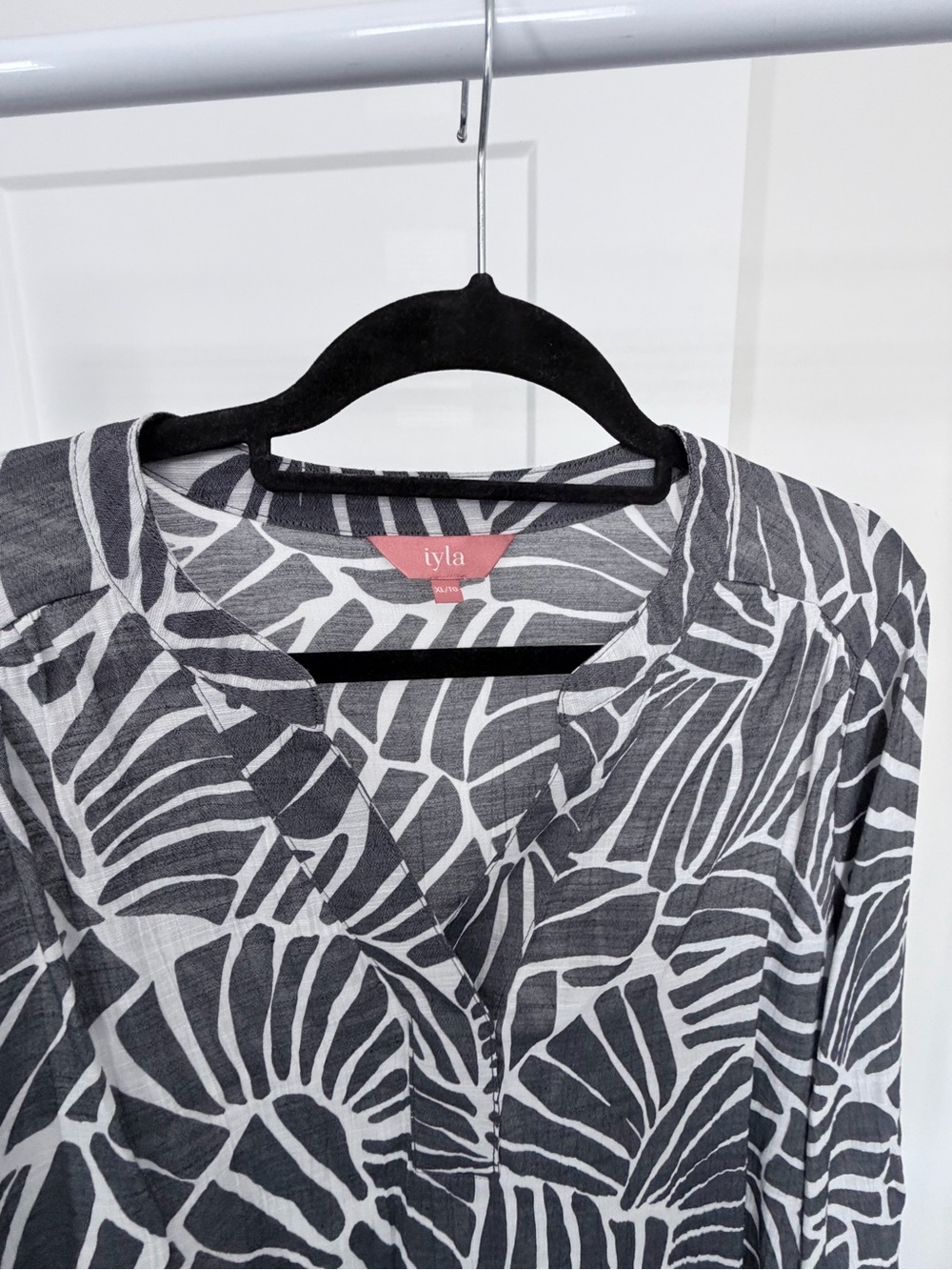 iYla Black & White Printed V-Neck Tunic